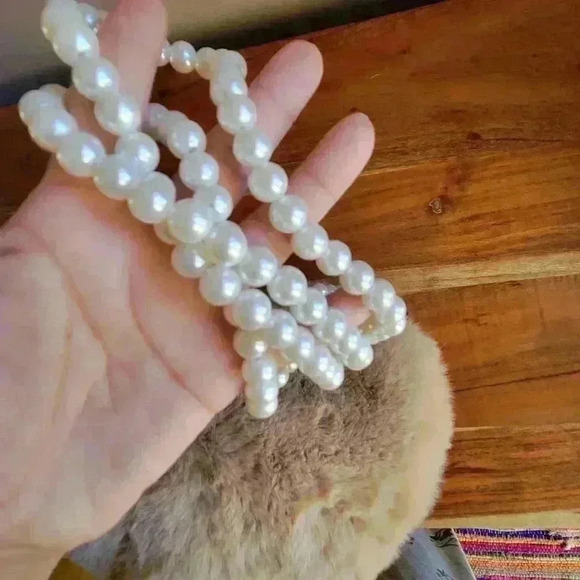 Beige Faux Pearl Decor Heart Design Fluffy Women's Small Crossbody Bag - Picture 2 of 8